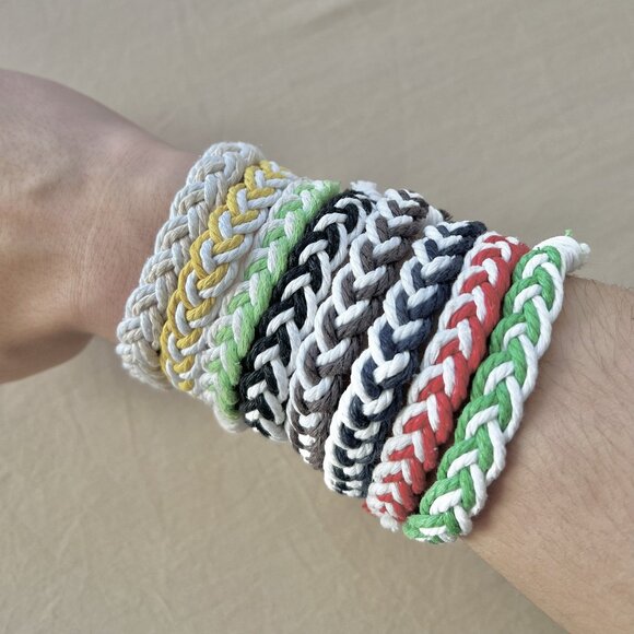8 Multicolor Friendship Bracelets - Picture 1 of 3
